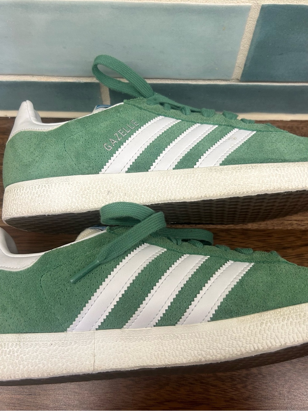 Adidas Original Green Gazelle Suede Sneakers with White rims Women’s 7 - Picture 4 of 6